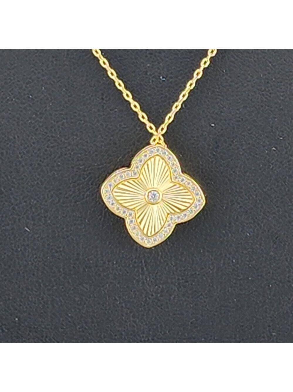 Elegant 925 Sterling Silver Clover Pendant Necklace – Sparkling Cubic Zirconia